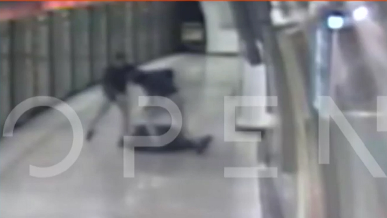 Νέο βίντεο με τον ξυλοδαρμό σταθμάρχη στο μετρό Ομονοίας
