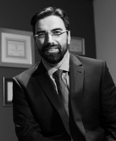 Δρ. Γεώργιος Βασταρδής MD, PhD, Χειρουργός Σπονδυλικής Στήλης, Διευθυντής Κλινικής Ενδοσκοπικής και Ελάχιστα Επεμβατικής Χειρουργικής Σπονδυλικής Στήλης του Μetropolitan General.