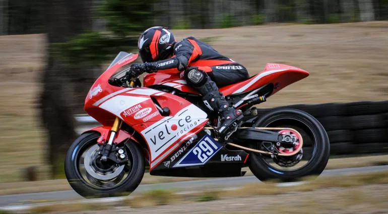 Αγωνιστική μοτοσικλέτα βασισμένη στη Yamaha MT-07 σε πρωτάθλημα ερασιτεχνών στην Αμερική.