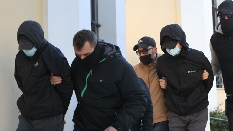 Ξυλοδαρμός σταθμάρχη: Ελεύθεροι με περιοριστικούς όρους οι δύο ανήλικοι