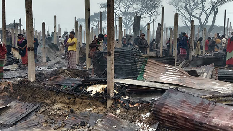 Μπανγκλαντές: Η UNICEF καταγγέλλει «εμπρησμό» μετά τη φωτιά που κατέστρεψε τέσσερα σχολεία προσφύγων