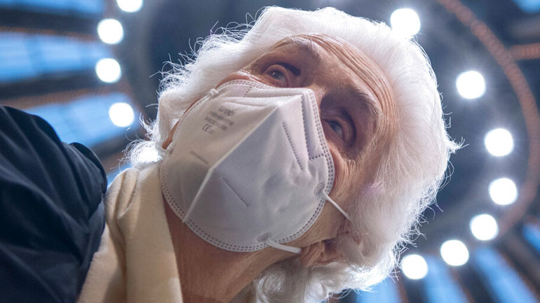 Γερμανός λοιμωξιολόγος: «Δεν χρειάζεται πανικός για τα παραλλαγμένα στελέχη του κορωνοϊού»