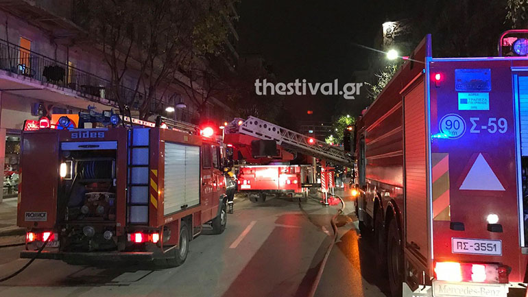 Κάηκαν ολοσχερώς δύο διπλοκατοικίες στη Θεσσαλονίκη