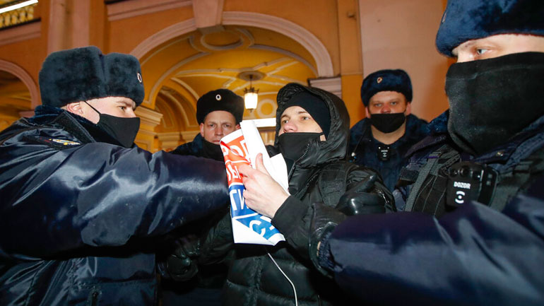 Ρωσία: Συνελήφθη αστυνομικός για διαρροή πληροφοριών για τη δηλητηρίαση Ναβάλνι