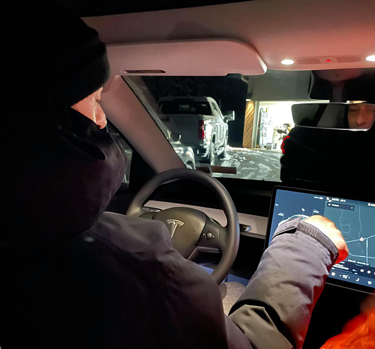 Το γεγονός ότι στο εσωτερικό δεν συναντάς 100... κουμπιά φαίνεται πως άρεσε στον αγαπημένο των θεατών, οδηγό αγώνων...