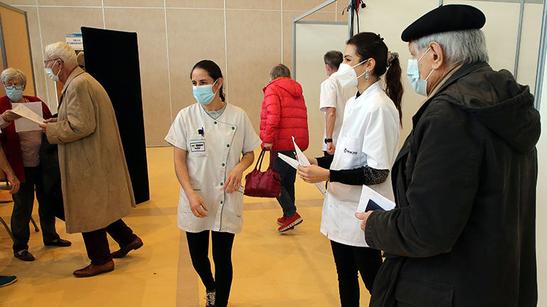 Η κατάσταση στη Γαλλία θα είναι «πολύ δύσκολη» καθώς εξαπλώνεται το νέο στέλεχος του κορωνοϊού