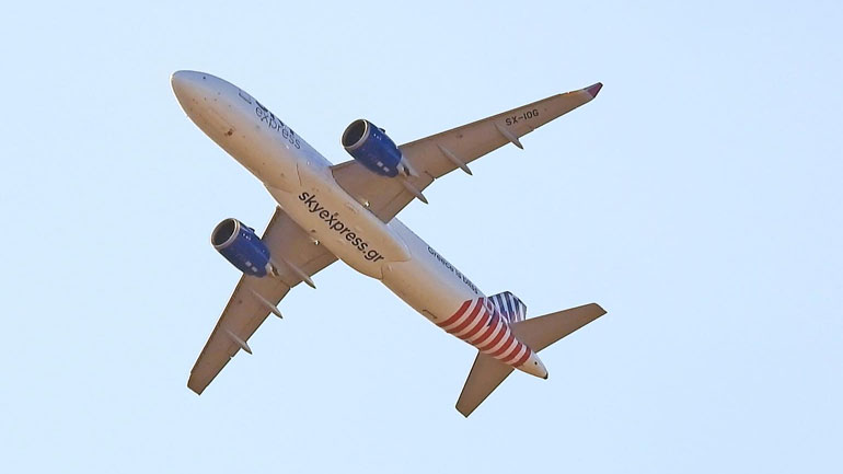 Η SKY express μεταφέρει δωρεάν εμβόλια σε νησιά