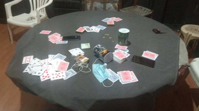 Λιμενικοί συνέλαβαν στην Ομόνοια 18 αλλοδαπούς σε παράνομη χαρτοπαικτική λέσχη