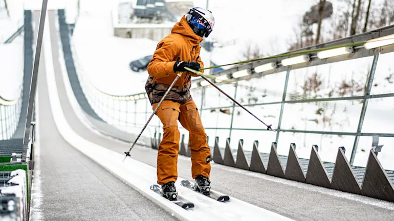 Το θεαματικό άλμα ενός σκιέρ