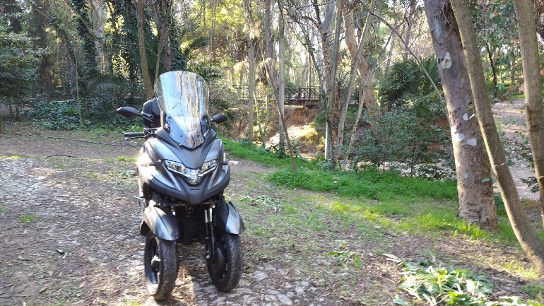 Όμορφη μάσκα και τεράστια ζελατίνα, η οποία δεν είναι στον στάνταρ εξοπλισμό.