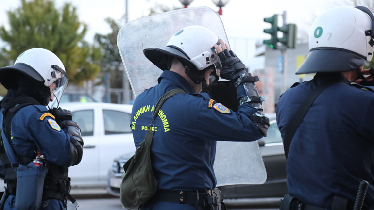 Στον εισαγγελέα Αθηνών αρχιφύλακας κατηγορούμενος για παράνομη βία σε βάρος πολίτη