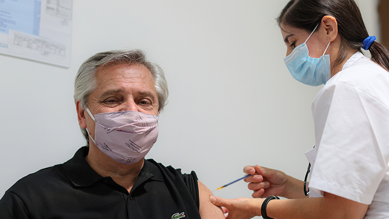 Ο πρόεδρος της Αργεντινής εμβολιάσθηκε με το ρωσικό εμβόλιο Sputnik-V