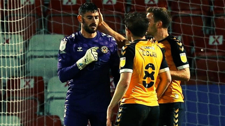 Αγγλία: Ο γκολκίπερ της Νιούπορτ σημείωσε το πιο μακρινό γκολ όλων των εποχών και μπήκε στο βιβλίο Γκίνες!