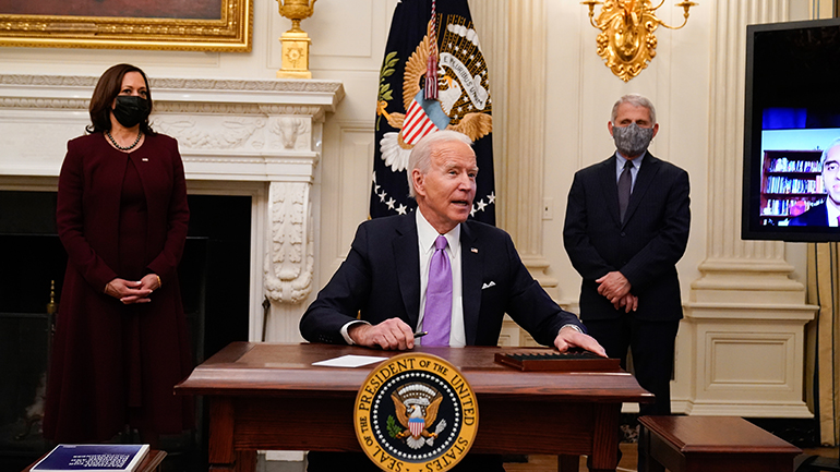 Υποχρεωτική καραντίνα επιβάλλουν οι ΗΠΑ σε όσους φτάνουν με διεθνείς πτήσεις