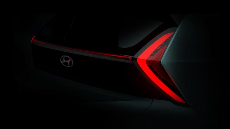 Πολύ δυναμικό πίσω τμήμα με έντονα φώτα LED.