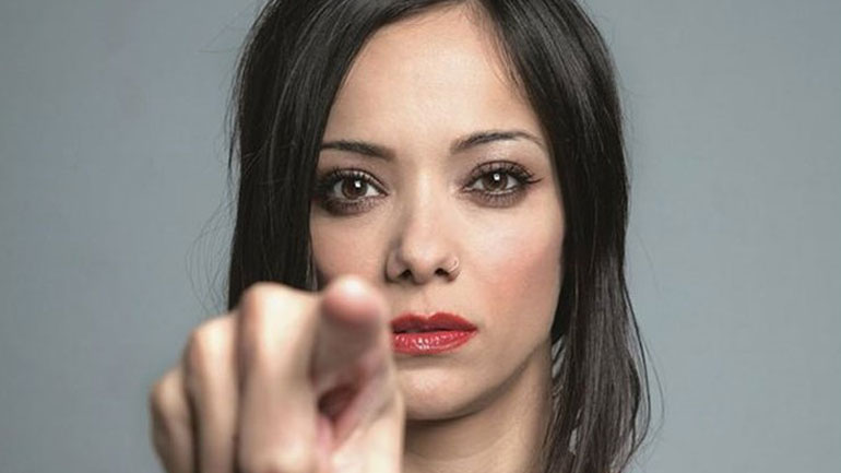 H Κατερίνα Τσάβαλου καταγγέλλει σεξουαλική παρενόχληση: «Έχασα δουλειά επειδή είπα “όχι”»