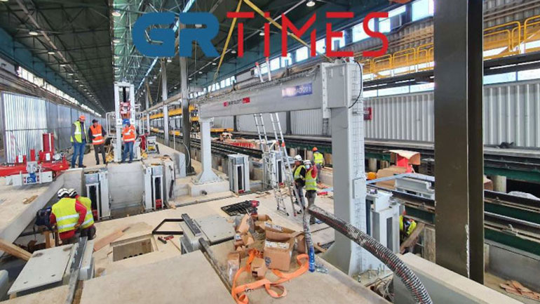 Μέσα στο αμαξοστάσιο που θα σταθμεύουν τα «Λευκά Βέλη» Μέσα στο αμαξοστάσιο που θα σταθμεύουν τα «Λευκά Βέλη»