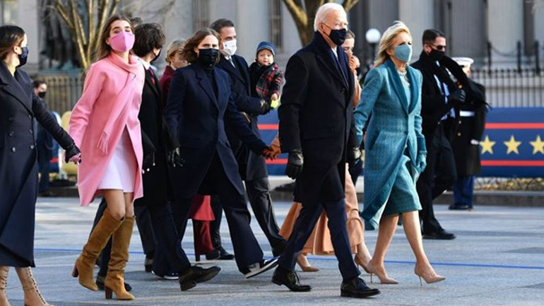 Maisy Biden: Με sneakers στην ορκωμοσία του παππού της Joe Biden