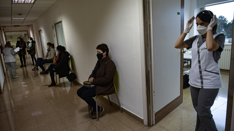 Ισπανία: Αρνητικό ρεκόρ ημερήσιων κρουσμάτων κορωνοϊού