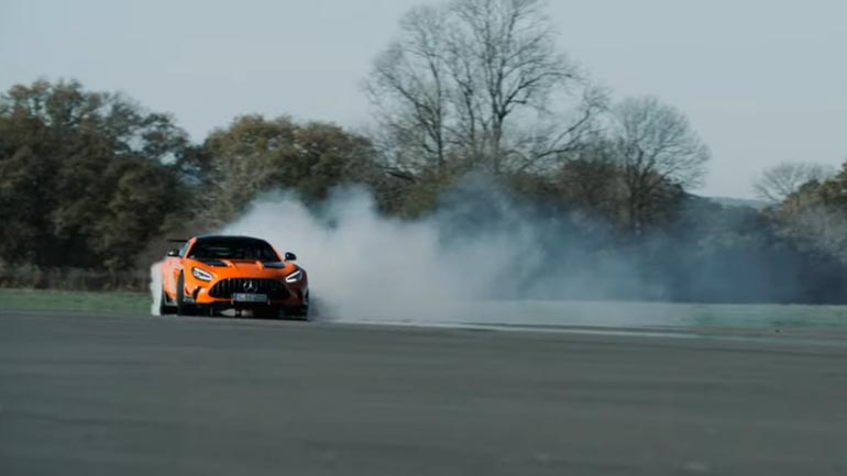 H Mercedes AMG GT Black Series ντριφτάρει υπέροχα H Mercedes AMG GT Black Series ντριφτάρει υπέροχα