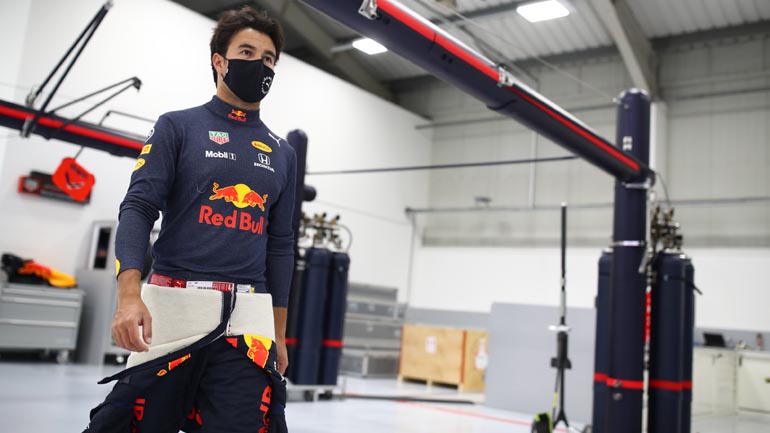 O Perez έβαλε τα ρούχα της δουλειάς