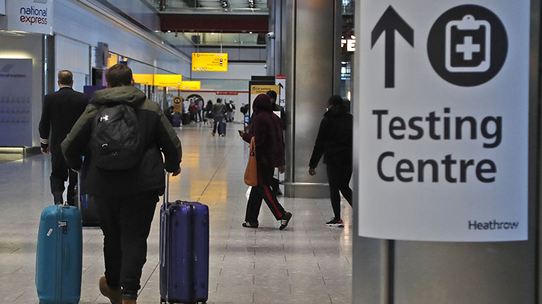 Το Ηνωμένο Βασίλειο διατηρεί ανοιχτά τα σύνορά του προς το παρόν