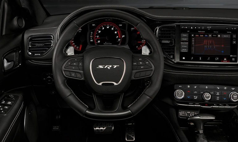 Πίσω από το τιμόνι υπάρχουν paddles αλλαγής των σχέσεων του κιβωτίου ταχυτήτων