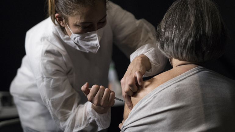 Μόλις 10 περιστατικά αναφυλαξίας σε 4 εκατ. δόσεις εμβολίου κατέγραψε η Moderna