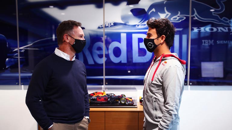 Ο Horner, επικεφαλής της RBR, με τον νέο οδηγό της ομάδας Sergio Perez.