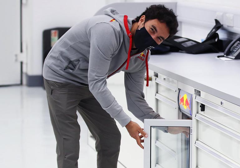 Γελούσαν και τα... μουστάκια του Sergio.