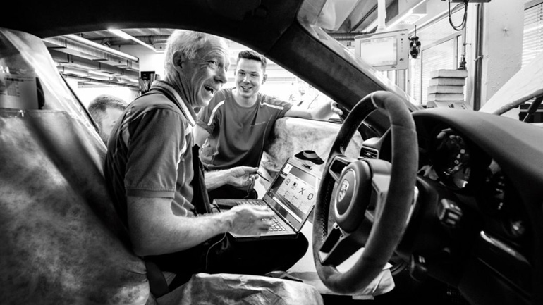 Η Porsche δίνει στους εργαζομένους τα μεγαλύτερα μπόνους στον χώρο της αυτοκινητοβιομηχανίας.