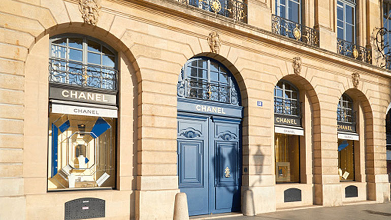 Ανακαινίζεται η ιστορική μπουτίκ του οίκου Chanel στην πλατεία Vendôme του Παρισιού