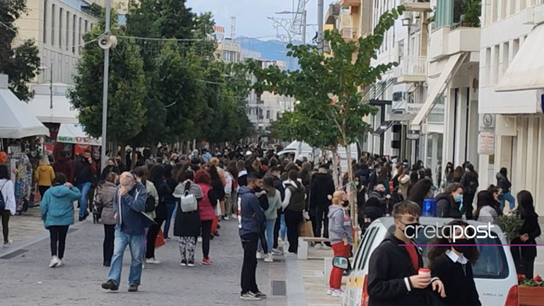 «Κοσμοπλημμύρα» στο κέντρο του Ηρακλείου