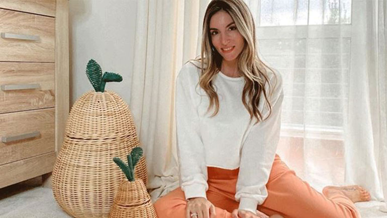 Η πρώτη φωτογραφία της Αθηνάς Οικονομάκου με φουσκωμένη κοιλίτσα