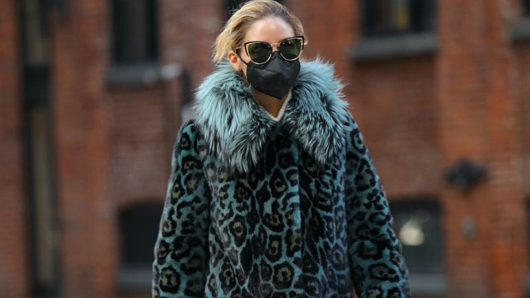 Η Olivia Palermo μάς δείχνει πώς να αντιμετωπίσουμε το κρύο με στυλ