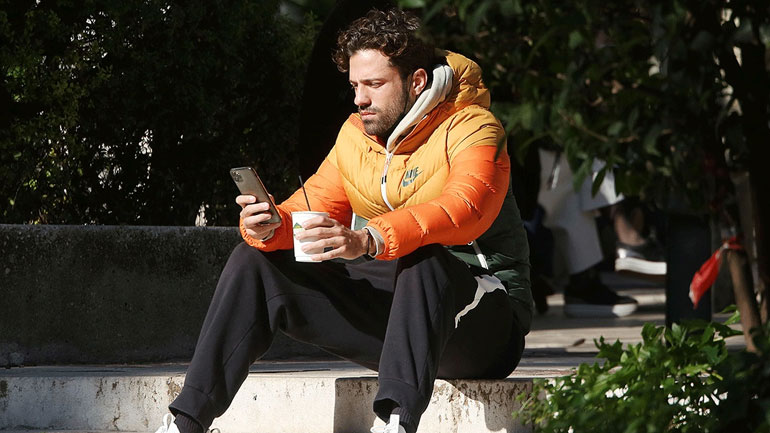 Κωνσταντίνος Αργυρός: Βόλτα στο Ζάππειο με casual look Κωνσταντίνος Αργυρός: Βόλτα στο Ζάππειο με casual look