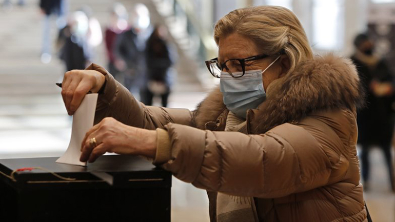 Οι Πορτογάλοι ψηφίζουν στις προεδρικές εκλογές, παρά το λοκντάουν