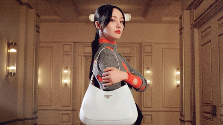 Η Prada διέκοψε τη συνεργασία με τη Zheng Shuang – Εγκατέλειψε τα παιδιά της