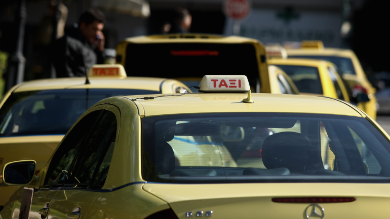 Αυξάνεται ο αριθμός των επιβατών σε ΙΧ και ταξί Αυξάνεται ο αριθμός των επιβατών σε ΙΧ και ταξί