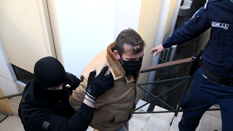 «Δεν τη βίασα, ήθελα να την παντρευτώ» επιμένει ο προπονητής «Δεν τη βίασα, ήθελα να την παντρευτώ» επιμένει ο προπονητής