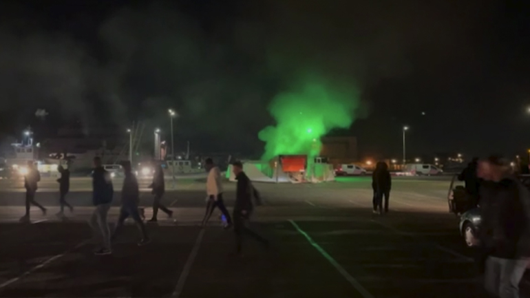 Ολλανδία: Δεύτερη νύχτα ταραχών σε διαδηλώσεις κατά της απαγόρευσης κυκλοφορίας