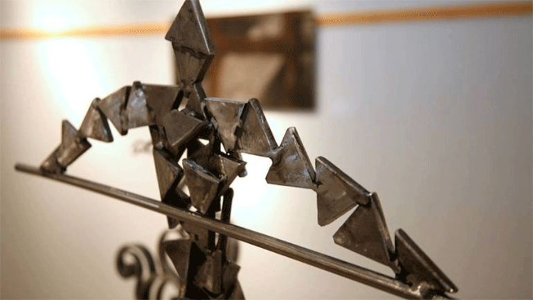 Γλύπτης εμπνέεται από τον Δον Κιχώτη ως σύμβολο αντίστασης στον φόβο μέσα στην κρίση