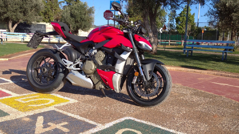 Τι σου προσφέρει μια μοτοσικλέτα 208 ίππων από την Μπολόνια;