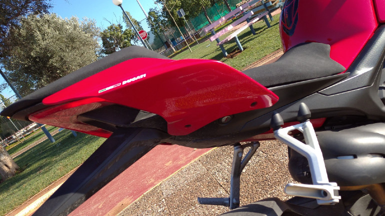 Ουρά από Panigale με αεροδυναμικά ανοίγματα και εκπληκτικό LED φωτιστικό σώμα πίσω