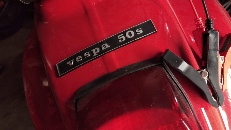 Φανταστική η κόκκινη Vespino των 50 κ.εκ.