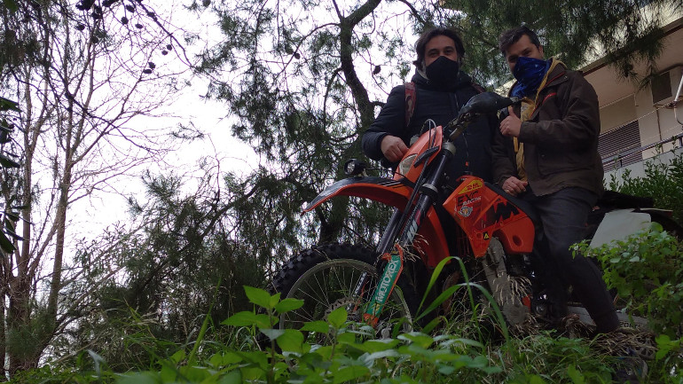 Λάτρης της μπύρας και της μοτοσικλέτας ο Κώστας πλέον έχει ηρεμήσει και απολαμβάνει την οικογενειακή ζωή! 