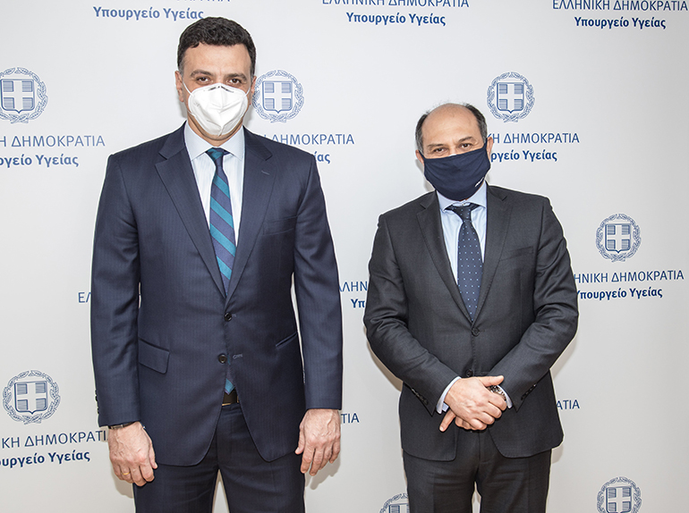 Ο υπουργός Υγείας, Βασίλης Κικίλιας (αριστερά)  μαζί με τον Γενικό Διευθυντή της AVIN Oil, Δημήτρη Κονταξή
