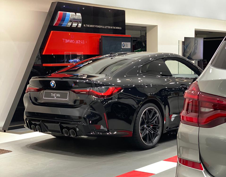 Η BMW M4 στις εγκαταστάσεις της BMW Σπανός