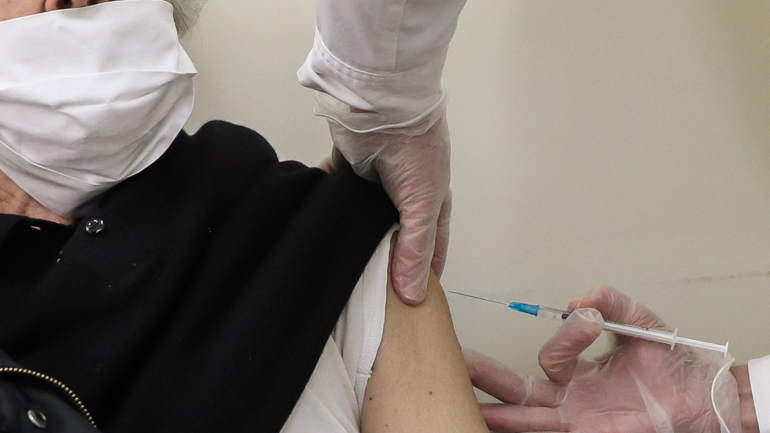 Κικίλιας: Και οι ιδιώτες ιατροί στη μάχη για τον εμβολιασμό