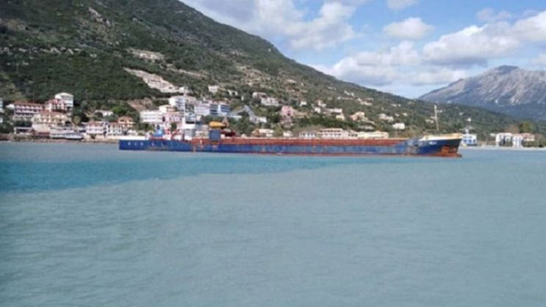 Προσάραξη φορτηγού πλοίου στη Λευκάδα